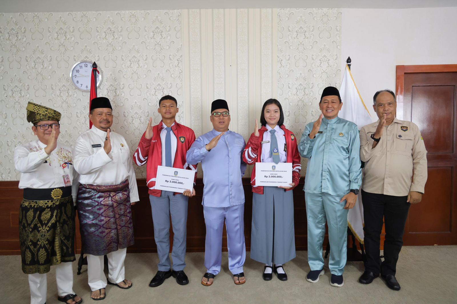 Wakil Gubernur Kepri Lepas Dua Putra-Putri Terbaik Kepri Mewakili Paskibraka Nasional 2025