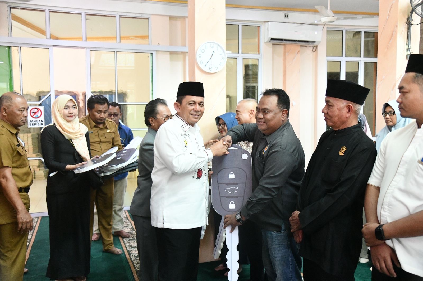 Gubernur Ansar: Pemerintah Bayarkan BPJS Ketenagakerjaan untuk 42 Ribu Nelayan dan Petani