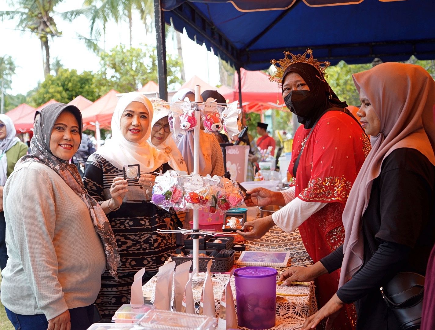 Nenny Nyanyang Buka Wondersea  Kampung Bugis Party