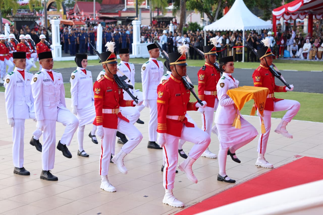 Khidmat dan Penuh Makna, Wagub Nyanyang Pimpin Upacara Penurunan Bendera HUT ke-80 RI di Kepri