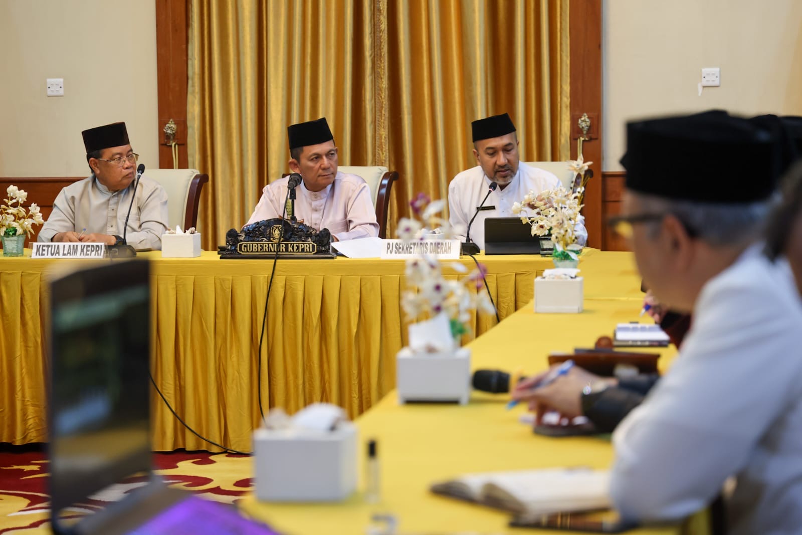 KURMA 2026 Hadir Lebih Besar, Gubernur Ansar Pimpin Rapat Finalisasi di Gedung Daerah