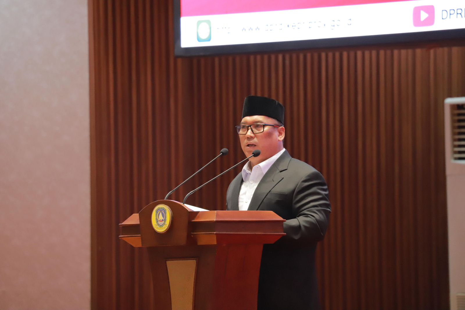 Wagub Nyanyang Hadiri Paripurna Pandum Fraksi DPRD