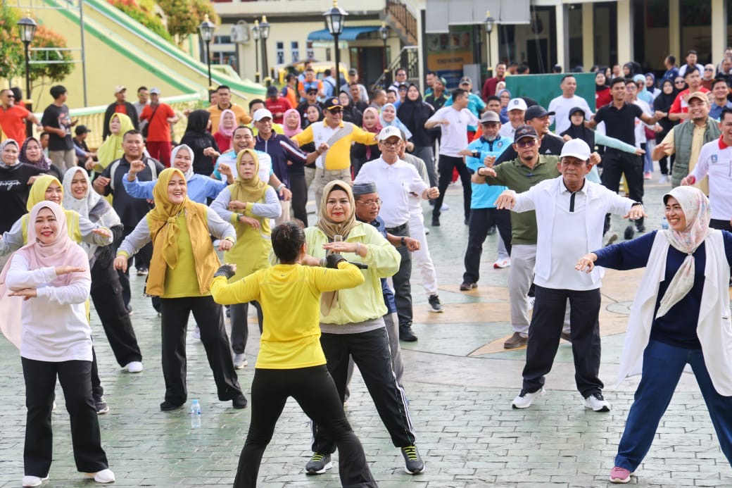 Gubernur Ansar Pimpin Gerakan Sejuta Langkah dan Hujan Pohon di Pulau Penyengat