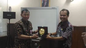 MENGELOLA KEPEGAWAIAN ALA E-MASTER
