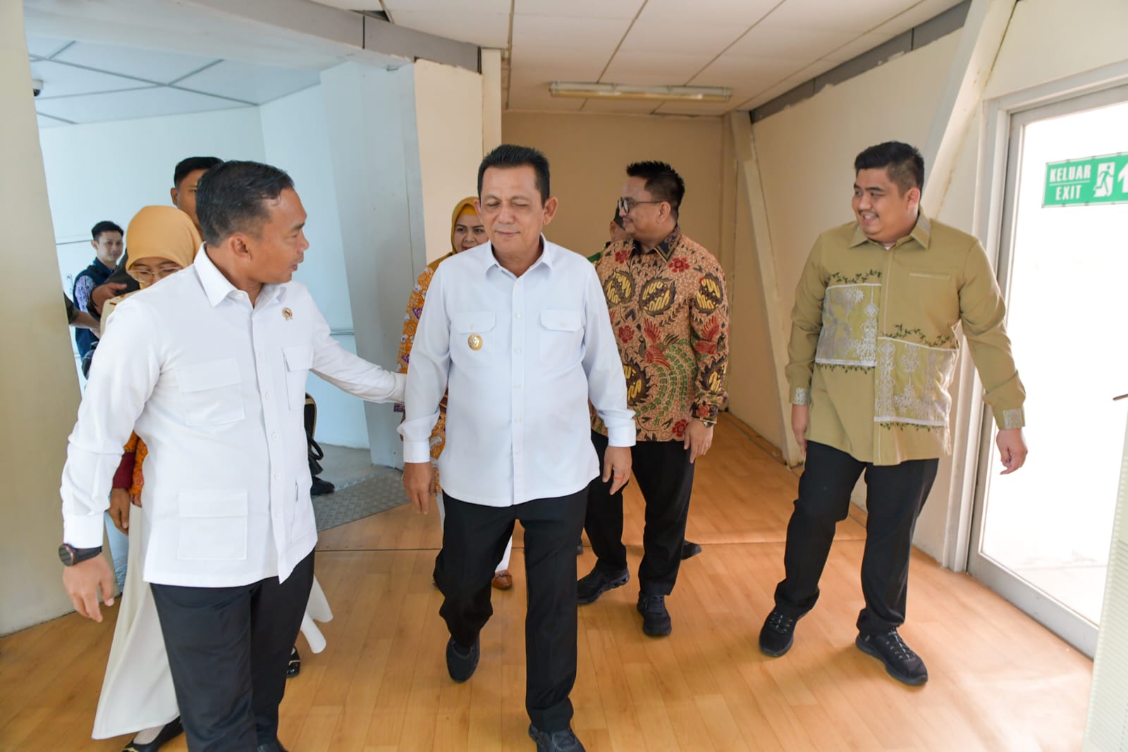 Menteri Wihaji dan Gubernur Ansar Tinjau Pelayanan KB Gratis di Puskesmas Batu X
