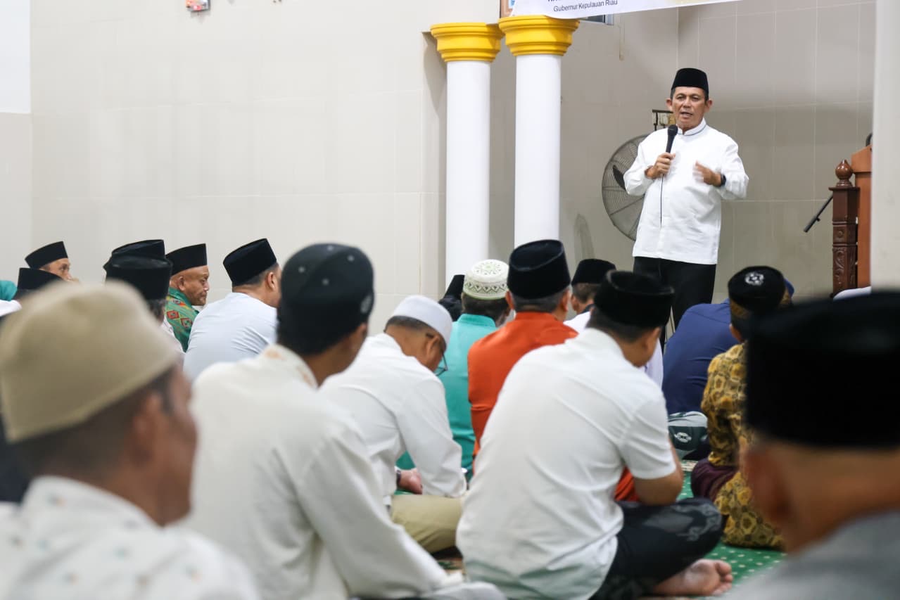 Safari Ramadan Malam ke-17, Gubernur Ansar Kunjungi Masjid Al-Maghfiroh Tanjungpinang