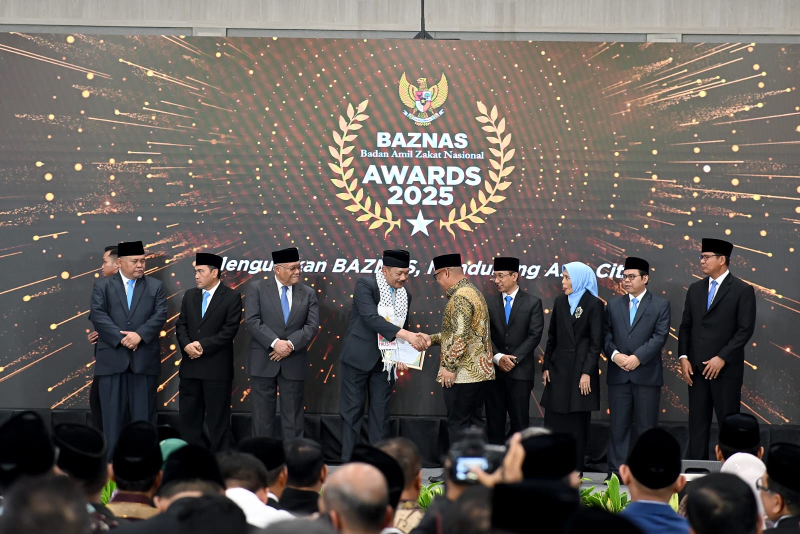 Dinilai Aktif Mendukung Pergerakan Zakat, Wakil Gubernur Kepri Terima Penghargaan di Baznas Award 2025