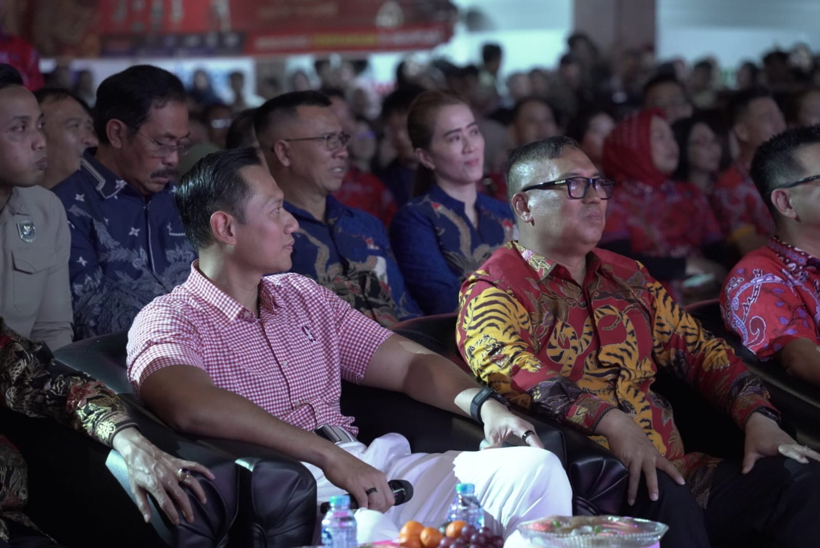 Menko AHY dan Wagub Nyanyang Hadiri Perayaan Imlek 2577 di Nagoya Batam