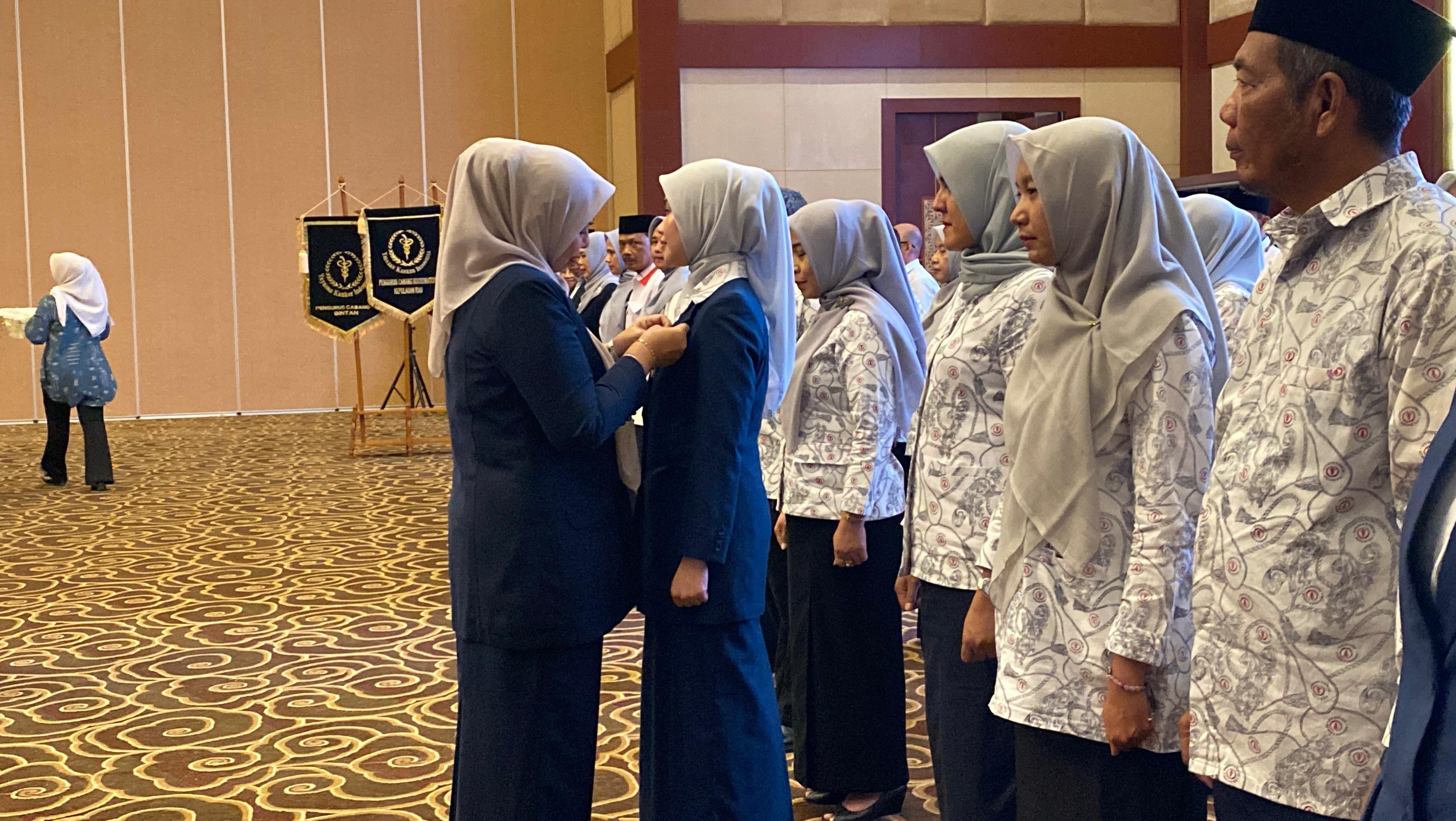 Dewi Ansar Dikukuhkan sebagai Ketua YKI Kepri 2026–2031