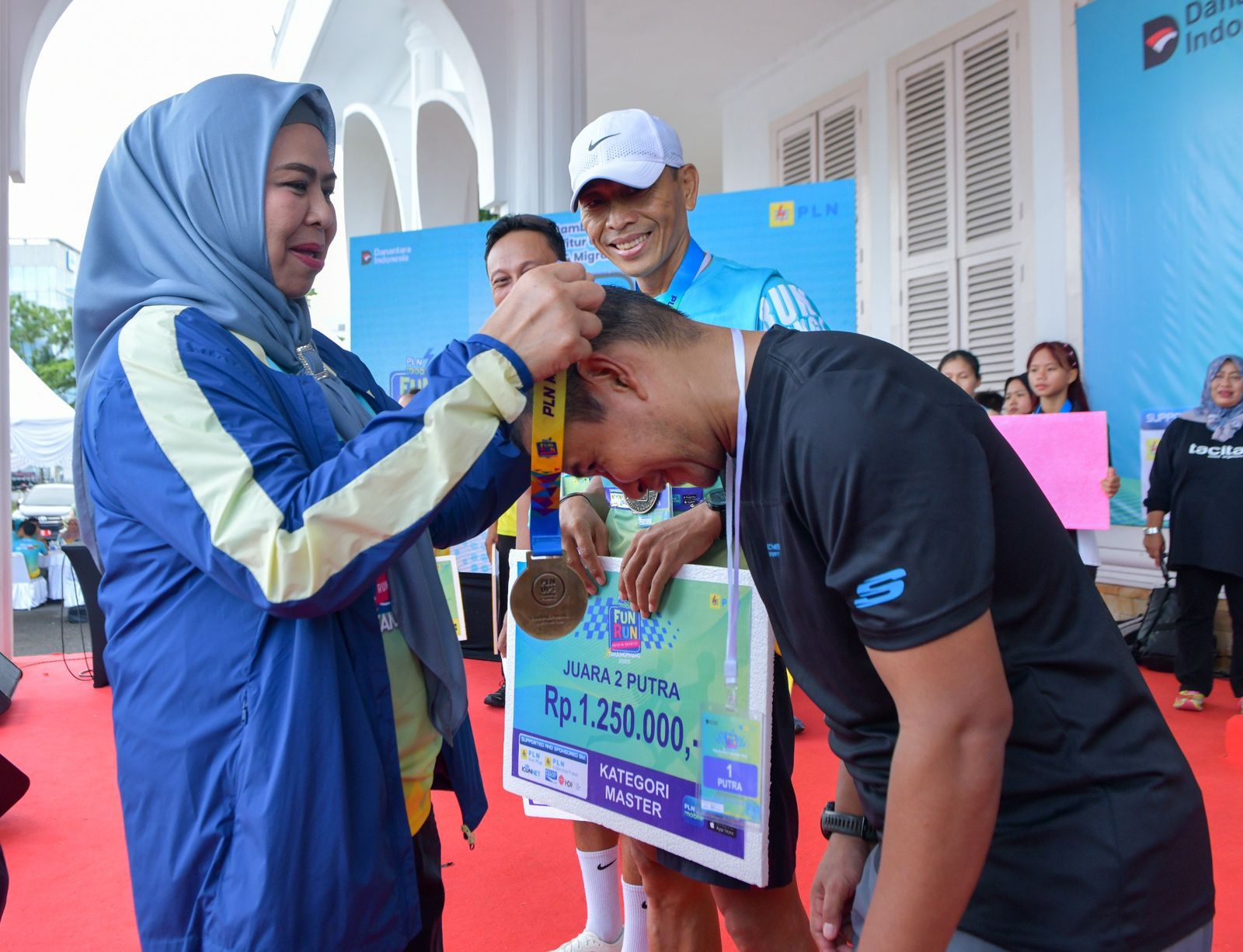 Ribuan Peserta Meriahkan PLN Mobile Fun Run 2025, Gubernur Ansar Lepas Start dari Tugu Sirih