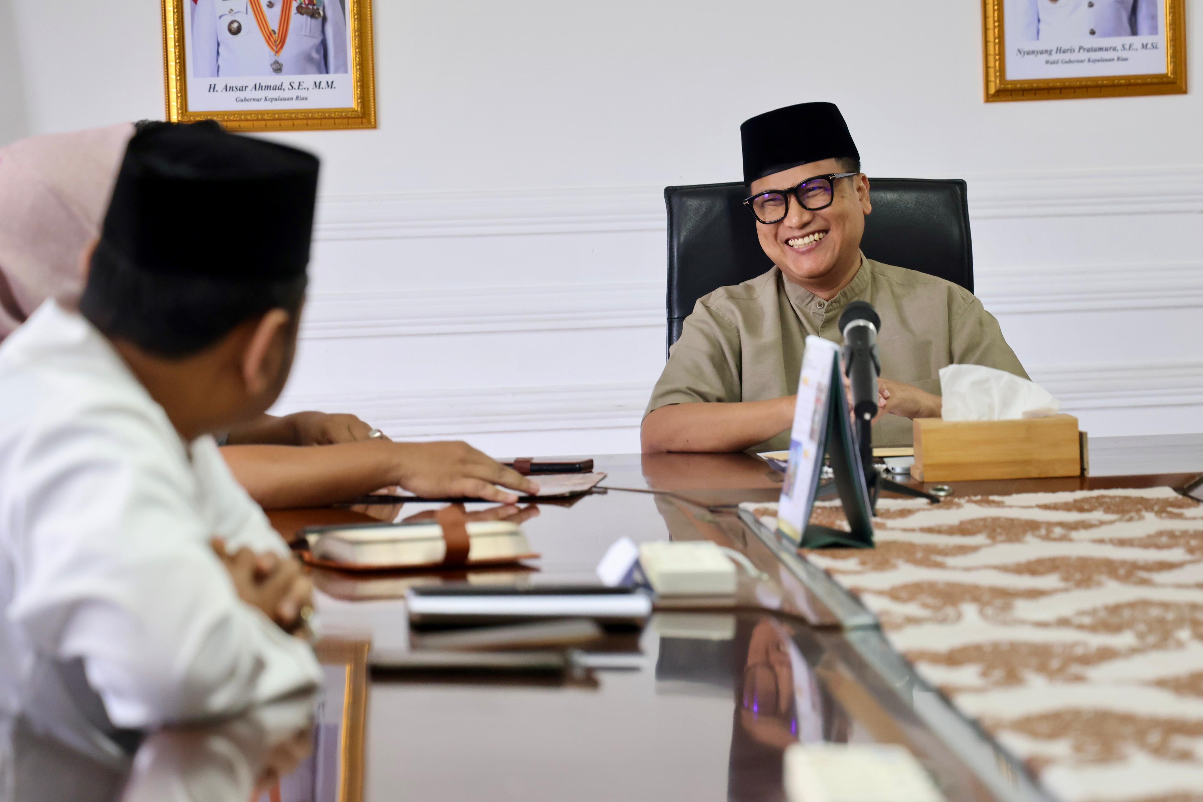 Terpilih Menjadi Anggota KPU Tanjungpinang, Ketua KPID Kepri Serahkan Surat Pengunduran Diri