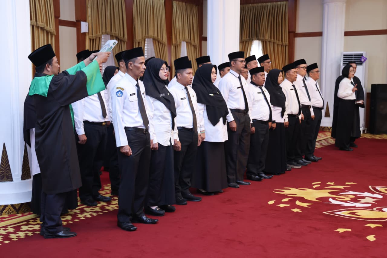 Gubernur Ansar Lantik Kepala Sekolah SMAN, SMKN, dan SLBN se-Kepri