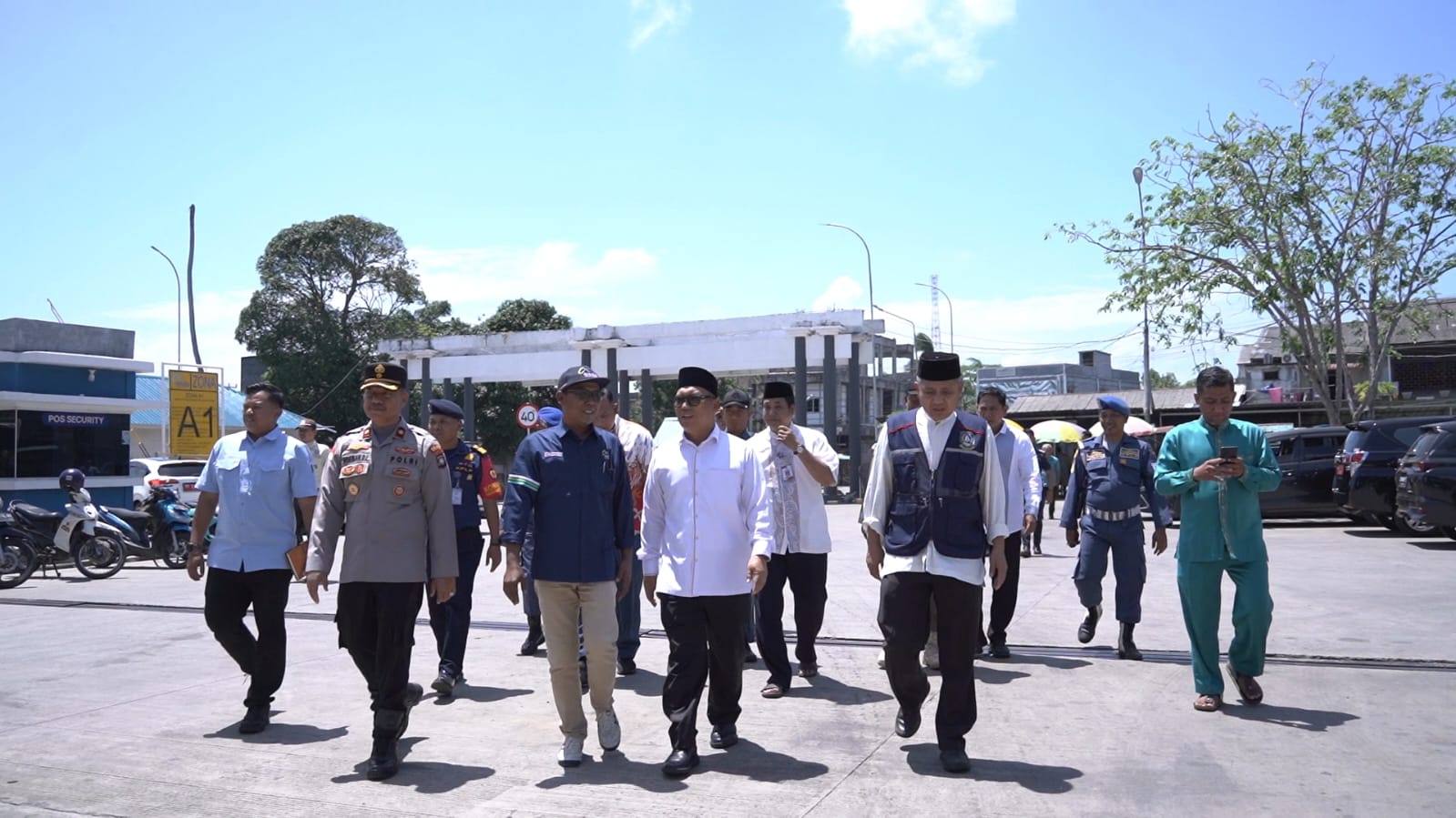 Tinjau Kesiapan Mudik dan Pangan, Wagub Nyanyang Pastikan Pelayaran Lancar dan Stok Beras Aman 3 Bulan ke Depan