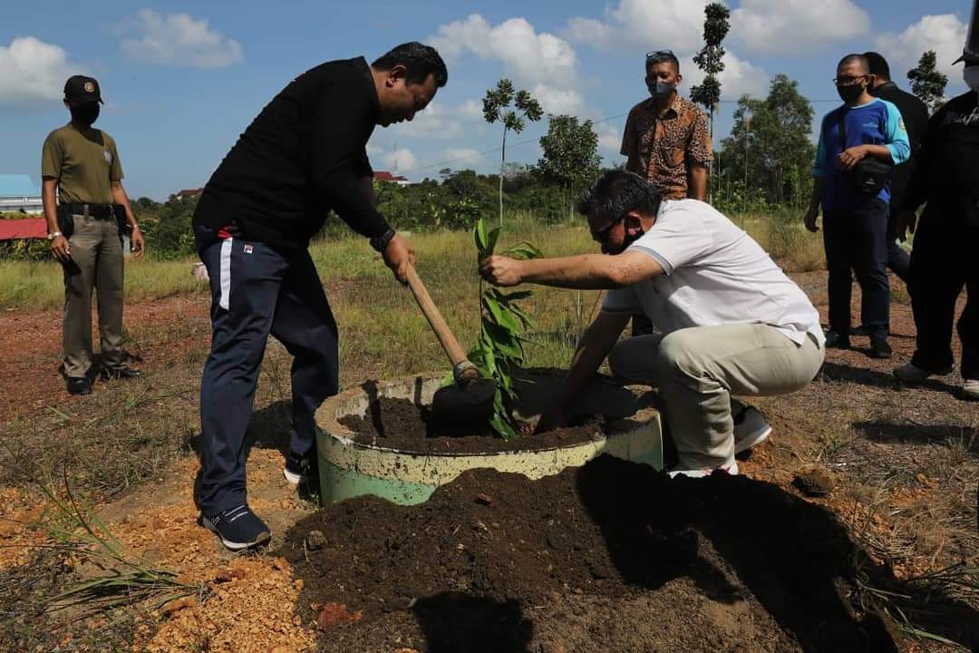 Pjs Gubernur Kepri Ajak Masyarakat Tanam Satu Miliar Kelapa