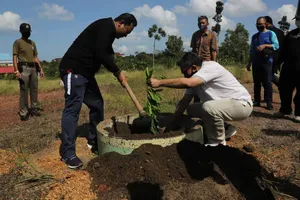 Pjs Gubernur Kepri Ajak Masyarakat Tanam Satu Miliar Kelapa