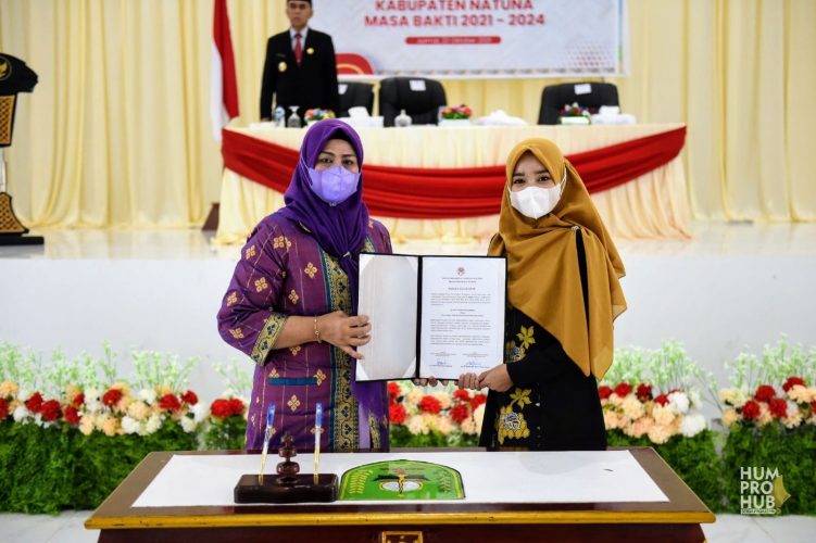 Hj. Dewi Kumalasari Ansar Lantik Bunda PAUD dan Dekranasda Natuna