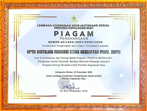 UPTD Instalasi Farmasi Dinas Kesehatan Provinsi Kepulauan Riau memperoleh Penghargaan Kontribusi Instansi dalam Pemberdayaan Masyarakat