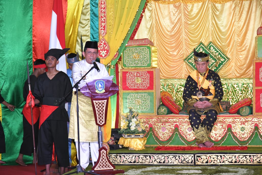 Menko Yusril Ihza Mahendra Terima Gelar Adat “Dato’ Seri Indera Nara Wangsa” dari LAM Kepri