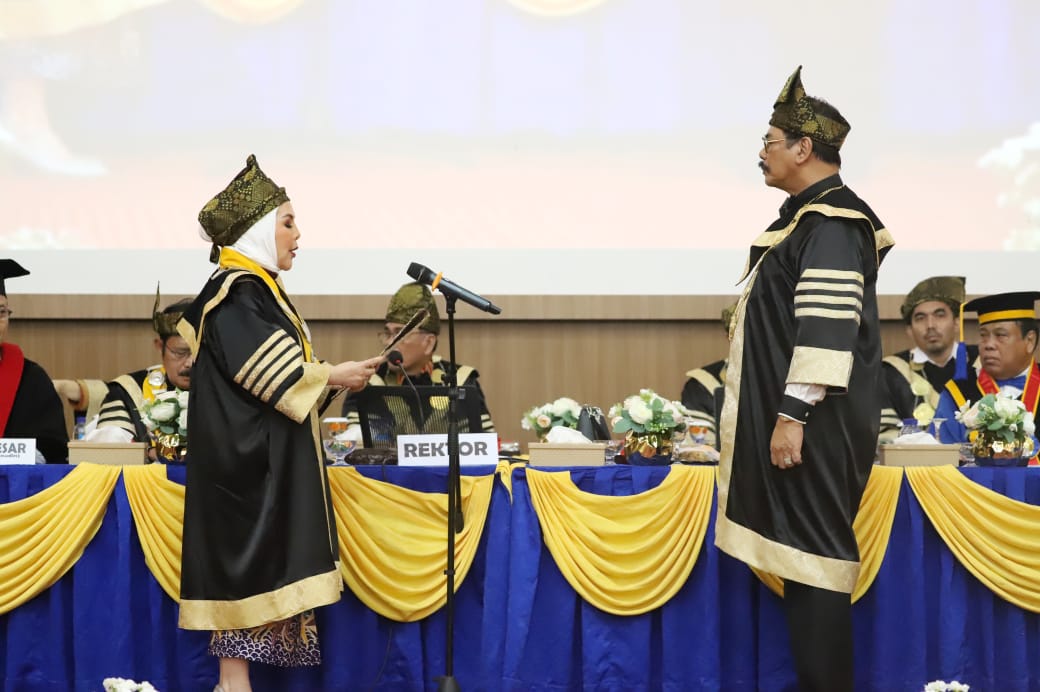 Gubernur Ansar Hadiri Pengukuhan Prof. Dr. Soerya Respationo, S.H., M.H., M.M. Sebagai Guru Besar Uniba