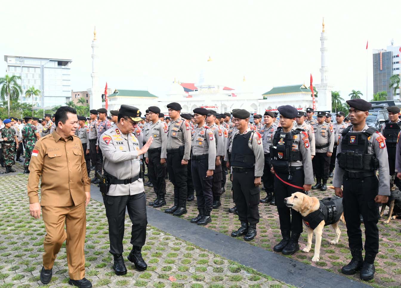 Gubernur Ansar Hadiri Apel Gelar Pasukan Operasi Mantap Praja Seligi 2024 untuk Pengamanan Pilkada