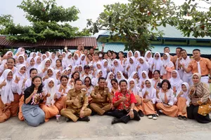 Beri Motivasi Pelajar, Ansar Membaur Bersama Putra-Putri SMAN 1 Bintan Utara