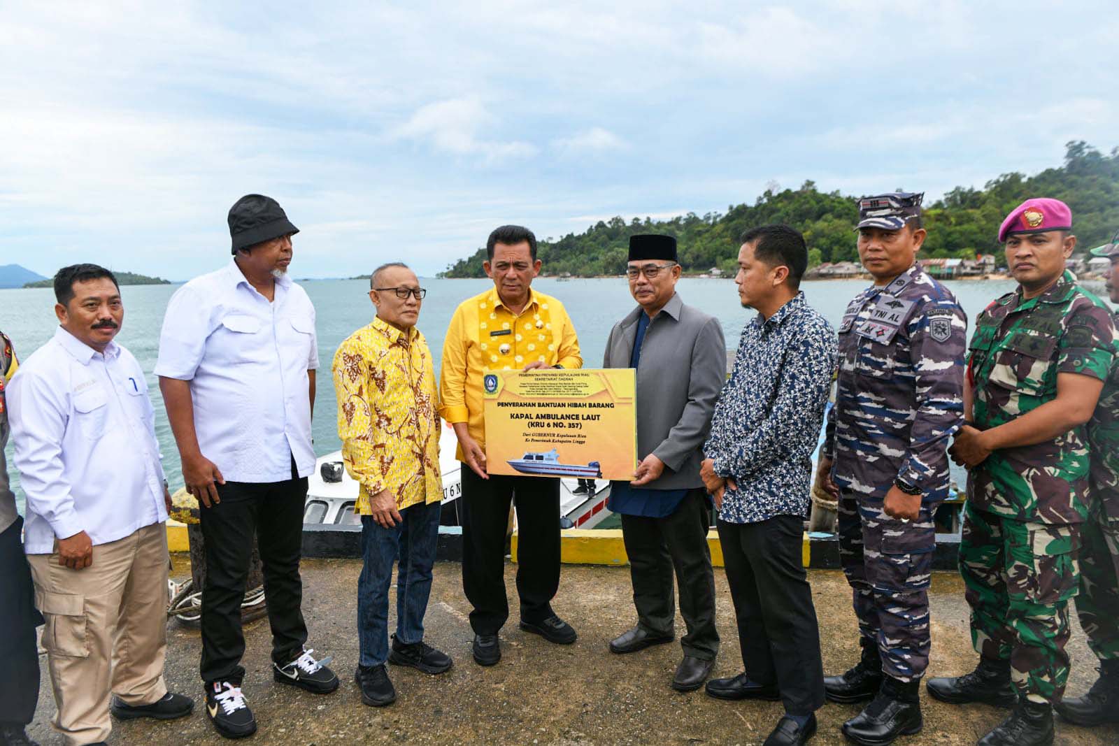 Serahkan Dua Unit Kapal Ambulance Laut di Lingga, Ansar Ingin Performa Layanan Kesehatan Maksimal