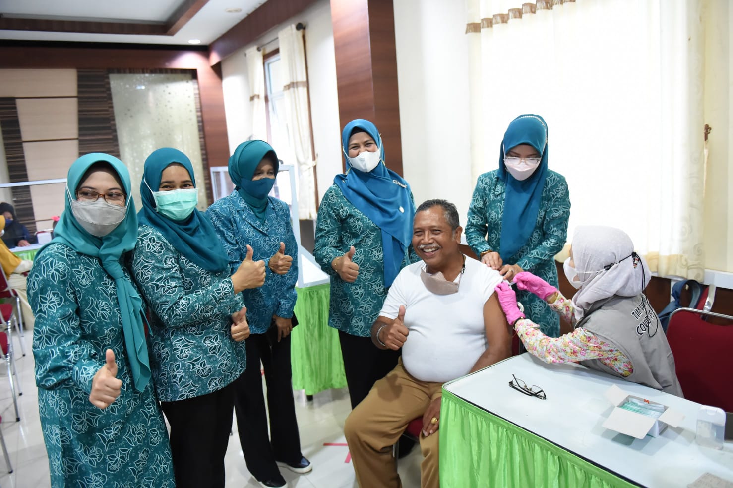 TP- PKK Kepri Ajak Masyarakat Kepri Sukseskan Vaksinasi Booster