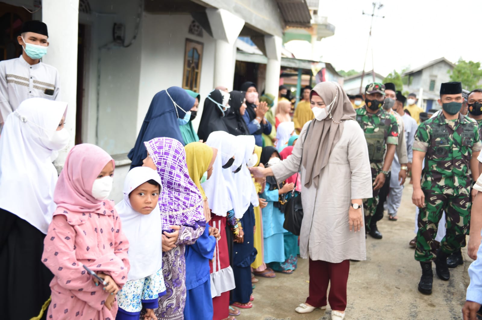Ketua PKK Kepri Silahturahmi Dengan Warga Mantang