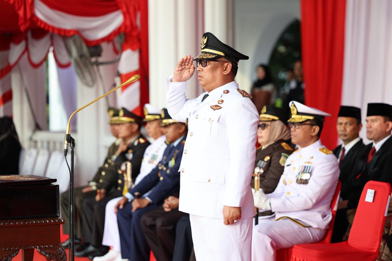 Khidmat dan Penuh Makna, Wagub Nyanyang Pimpin Upacara Penurunan Bendera HUT ke-80 RI di Kepri