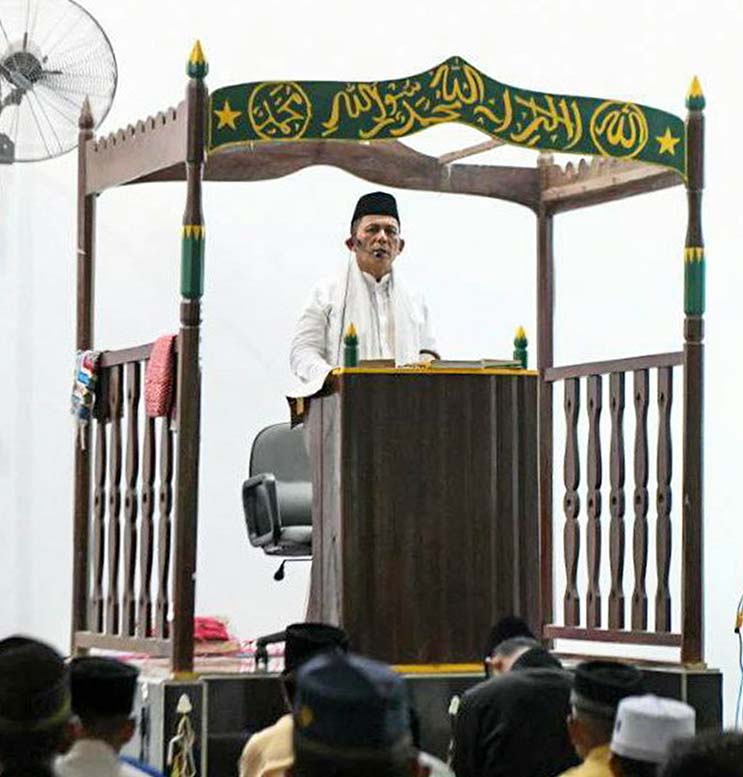 Gubernur Ansar Ahmad Menjadi Khatib Shalat Jum'at di Pulau Karas