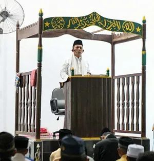 Gubernur Ansar Ahmad Menjadi Khatib Shalat Jum'at di Pulau Karas