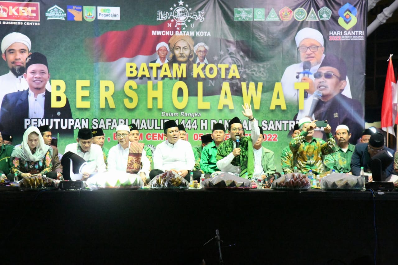 Gubernur Ansar Pimpin Masyarakat Batam Bersolawat