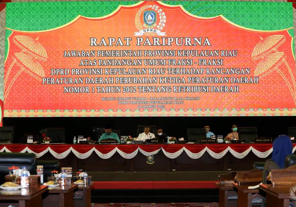 Pj Sekdaprov Kepri Sampaikan Jawaban Pemerintah Terkait Pandum Fraksi DPRD Terhadap Ranperda Retribusi Daerah