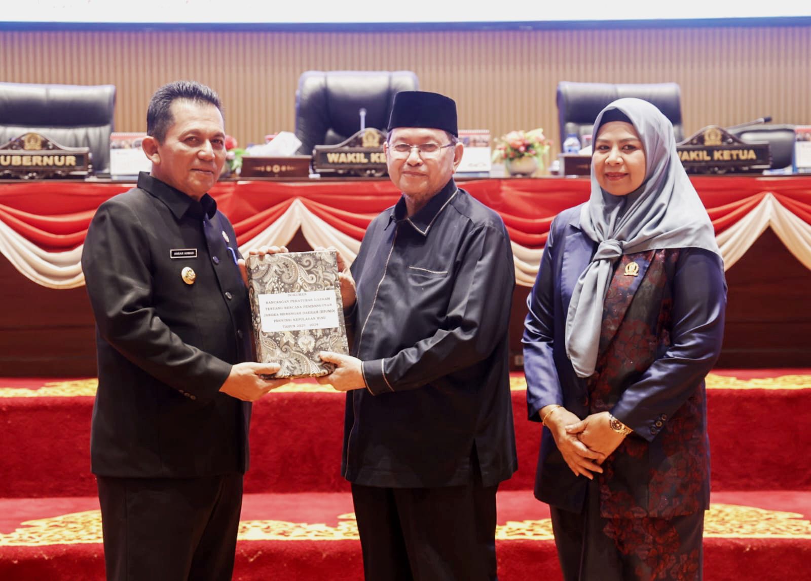 Gubernur Ansar Serahkan Ranperda RPJMD 2025–2029, Tegaskan Komitmen Pembangunan Maju, Makmur dan Merata