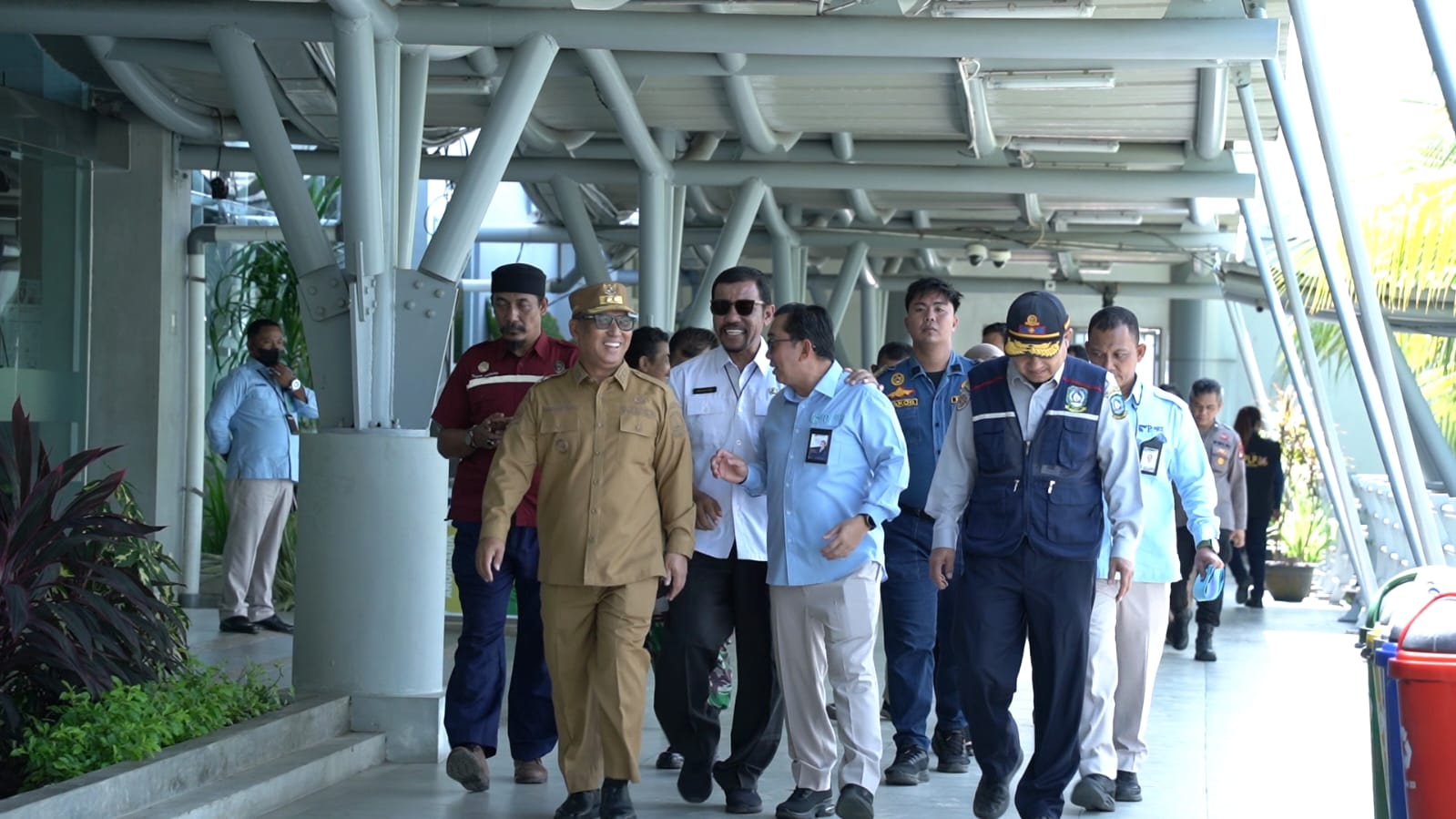 Pastikan Pelayanan Transportasi Optimal, Wagub Nyanyang Sidak Pelabuhan dan Bandara di Batam