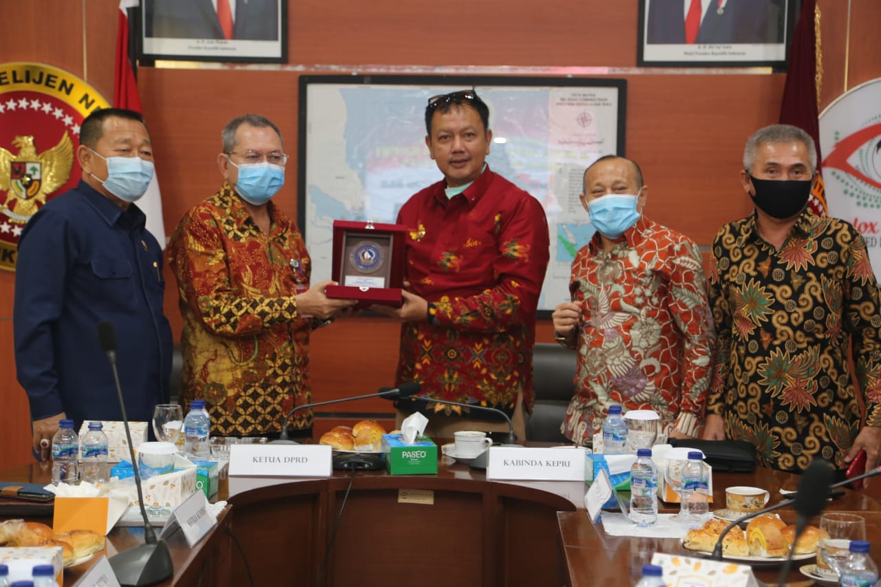 Silahturahmi dan Audiensi Komisi I DPRD Provinsi Kepri Bersama Kepala BIN Daerah Provinsi Kepulauan Riau dalam Rangka Meningkatkan Koordinasi Penyelenggaraan Pemerintah Daerah