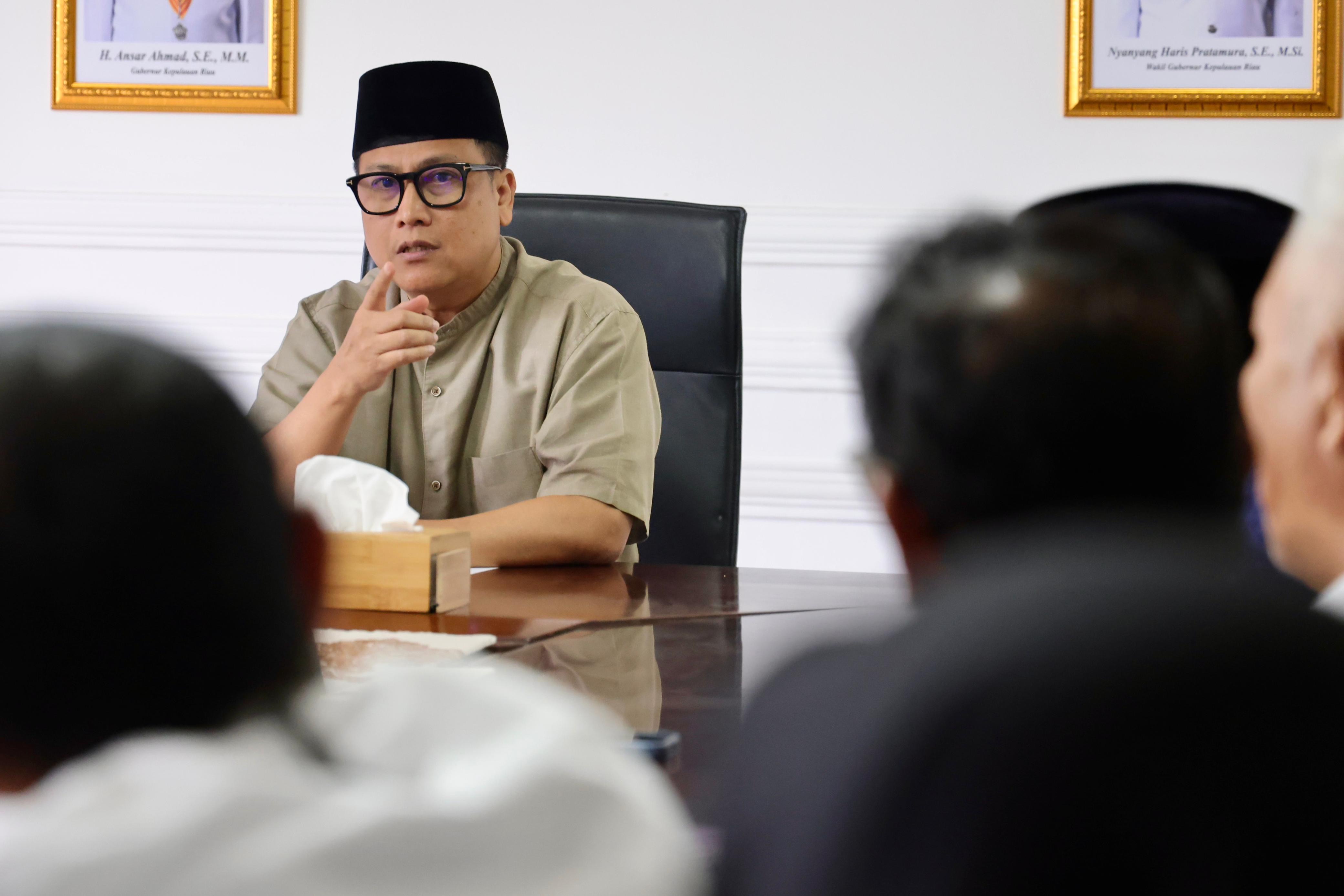 Terpilih Menjadi Anggota KPU Tanjungpinang, Ketua KPID Kepri Serahkan Surat Pengunduran Diri