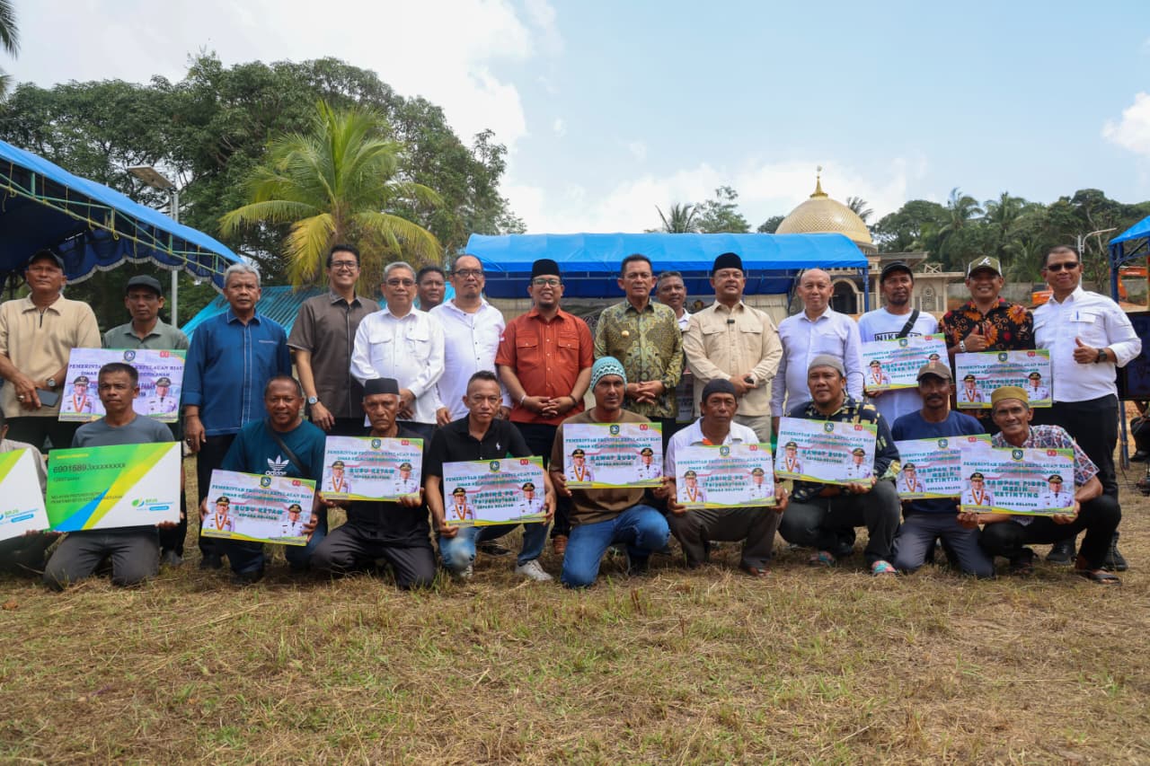 Gubernur Ansar dan Ketua DPRD Kepri Serahkan Bantuan untuk Nelayan di Pulau Kasu