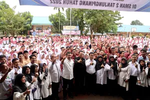 Sambangi Almamater  SMAN 2 Tanjungpinang, Gubernur Ansar Tinjau Skrining PTM dan Kesehatan Jiwa