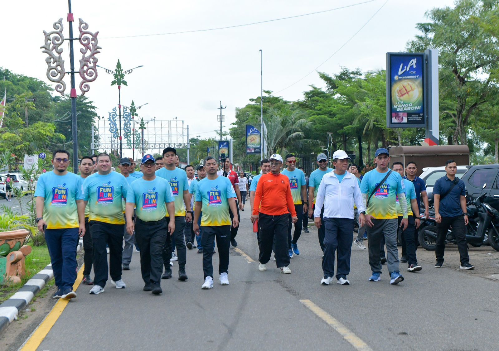 Ribuan Peserta Meriahkan PLN Mobile Fun Run 2025, Gubernur Ansar Lepas Start dari Tugu Sirih