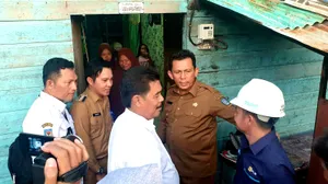 Warga Tanjung Kumbik, Pulau Tiga Barat Senang, Rumahnya Kini Terang Benderang