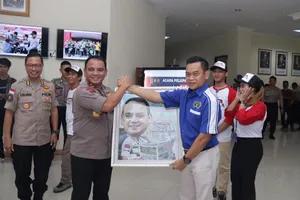 KAPOLDA KEPRI MELEPAS KEBERANGKATAN TIM JELAJAH NEGERI SAHABAT POLRI (JNSP) KELILING INDONESIA