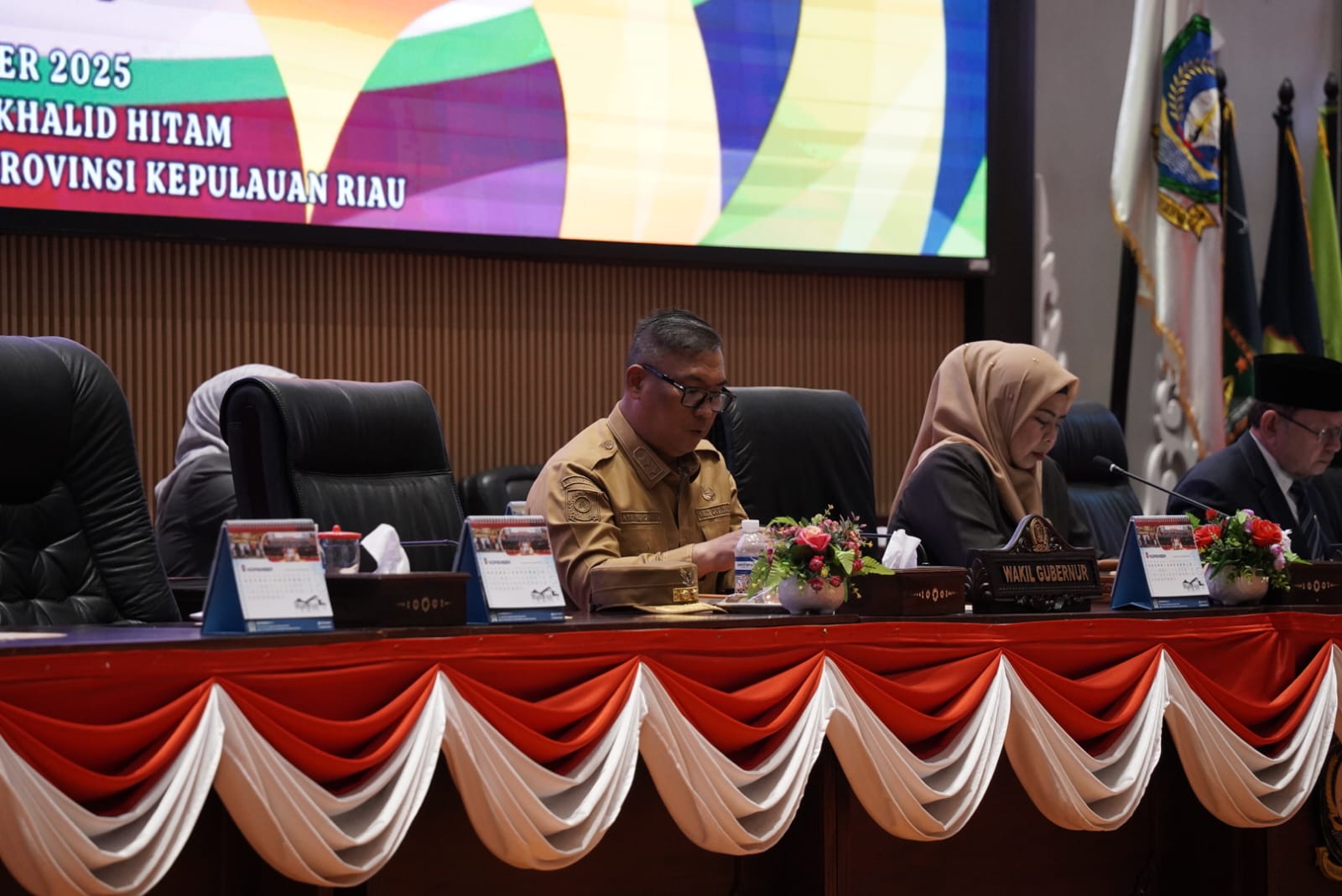 Wagub Nyanyang Hadiri Paripurna Penetapan Promperda 2026, 13 Ranperda Ditetapkan Masuk Program Legislasi Daerah