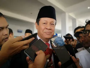 Isdianto, Plt Gubernùr Kepri Serahkan Insetif Bagi Ribuan Guru dan Imam Se-Kepri
