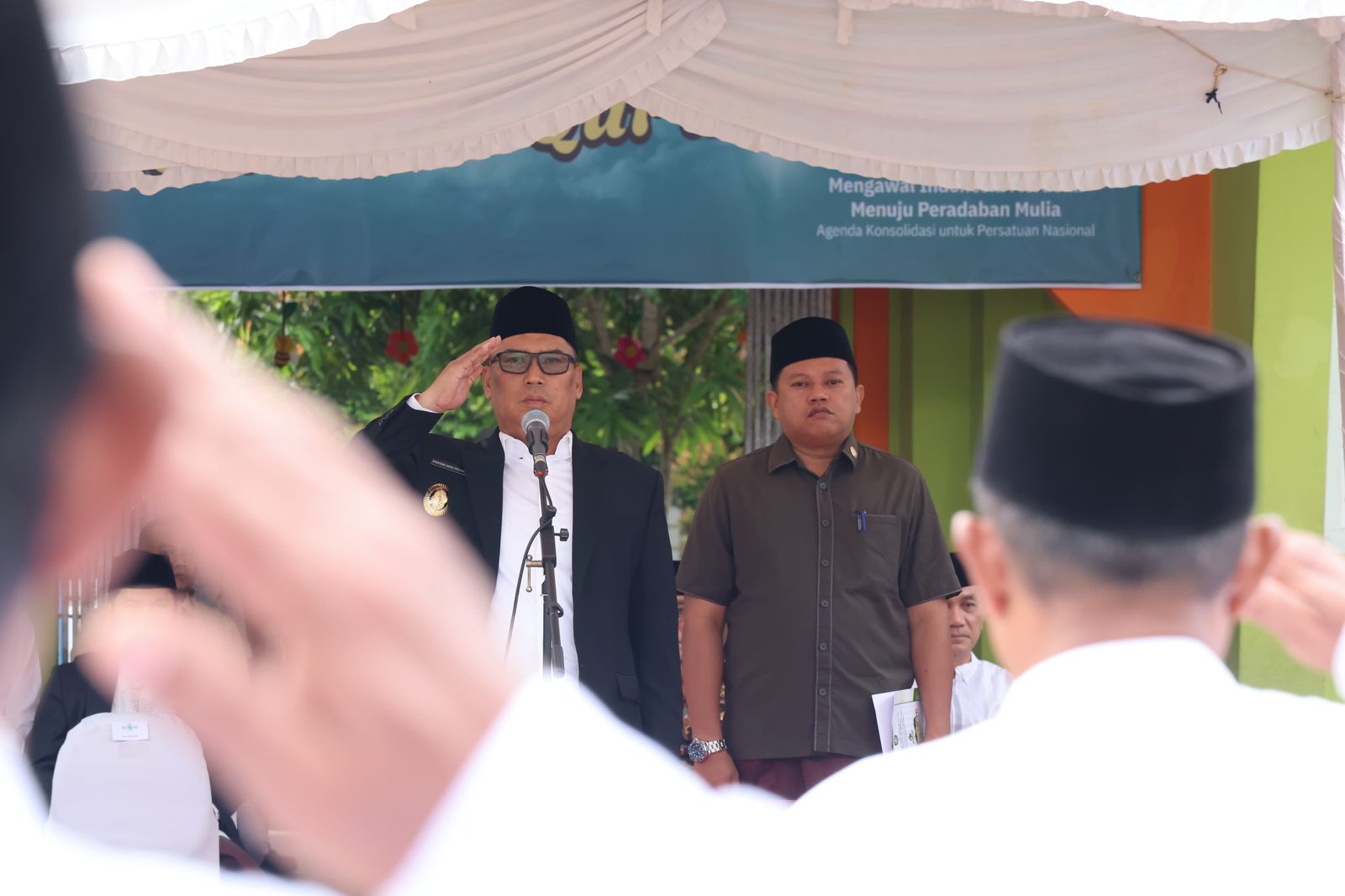 Pimpin Upacara Hari Santri 2025 di PWNU, Wagub Nyanyang Ajak Santri Kepri Jadi Penggerak Peradaban Dunia