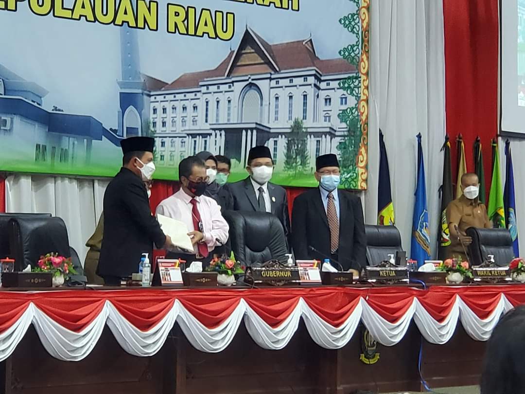 Sampaikan Laporan Akhir Pansus LKPj APBD 2020 - Dewan Kepri Masih Ada Capaian Indikator Yang Tidak Relevan