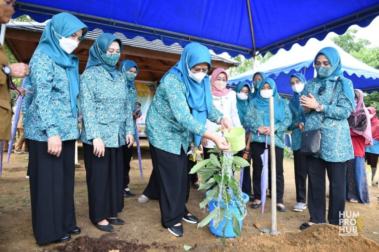TP-PKK Kepri Peringati World Food Day Dengan Panen Bersama