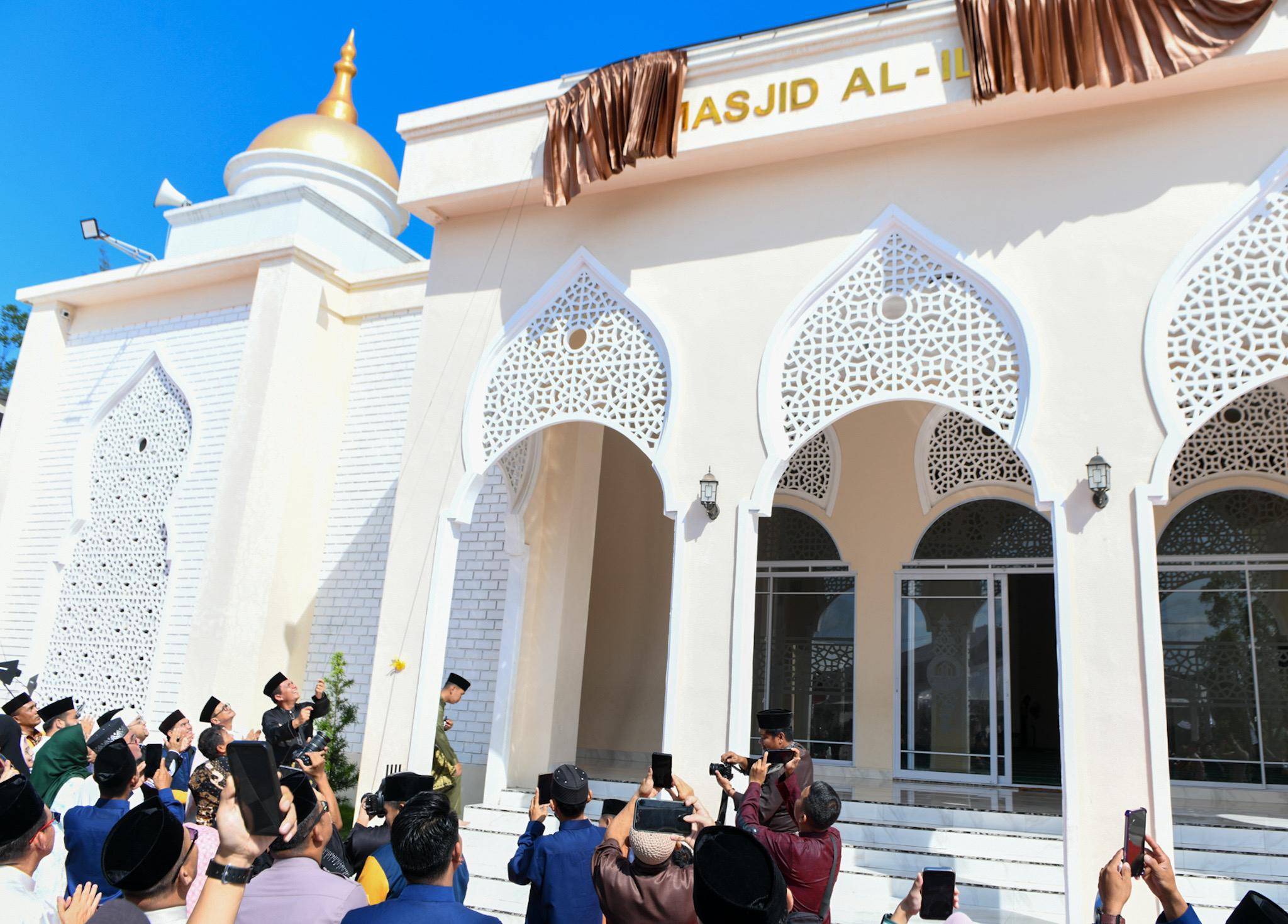 Penuh Khidmat, Gubernur Ansar dan Jamaah Hadiri Tabligh Akbar Masjid Al-Iltizam