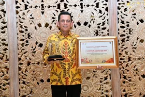 Gubernur Ansar Terima Penghargaan dari SKK Migas Sumbagut