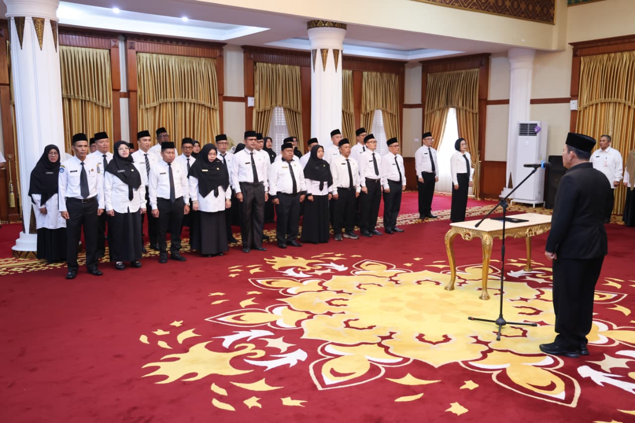 Gubernur Ansar Lantik Kepala Sekolah SMAN, SMKN, dan SLBN se-Kepri